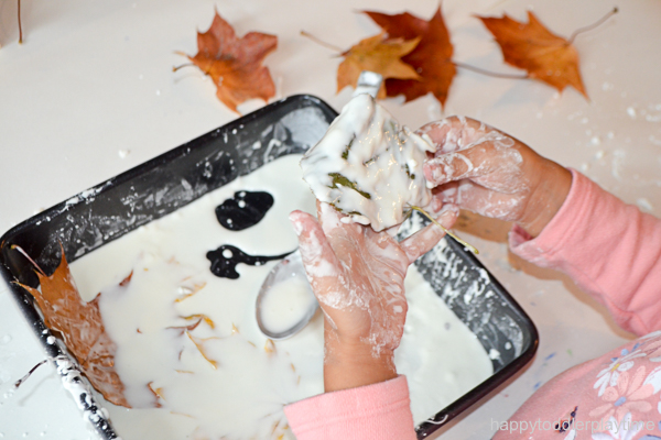 OOBLECreate a fun and messy Fall sensory play activity using oobleck and freshly fallen leaves. It's super easy sensory activity for toddlers & preschoolers!CK5