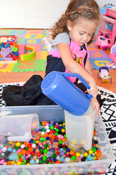 water sensory bin for toddlers and preschoolers 