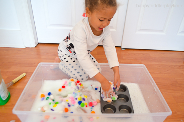 POM POM BUBBLE FOAM activity for toddlers and preschoolers