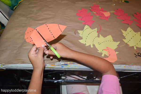 leaf cutting activity fir toddlers and preschoolers
