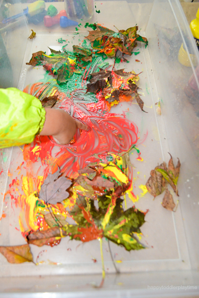 messy fall art activity for toddlers and  preschoolers