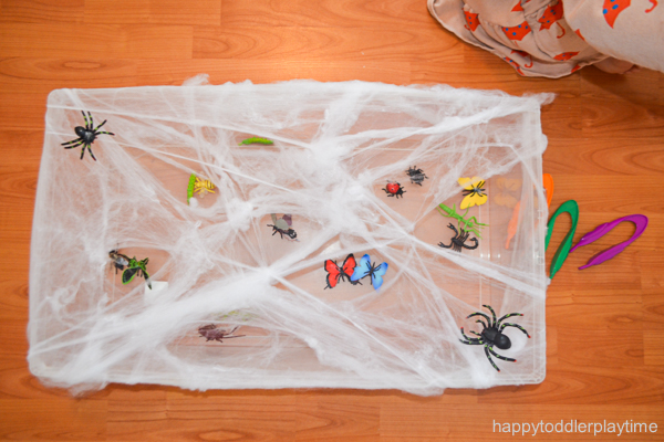 SPIDER WEB RESCUE
halloween sensory bins for toddlers and preschoolers. 