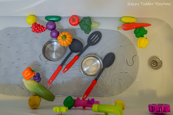 Toddler bath time activity using play food