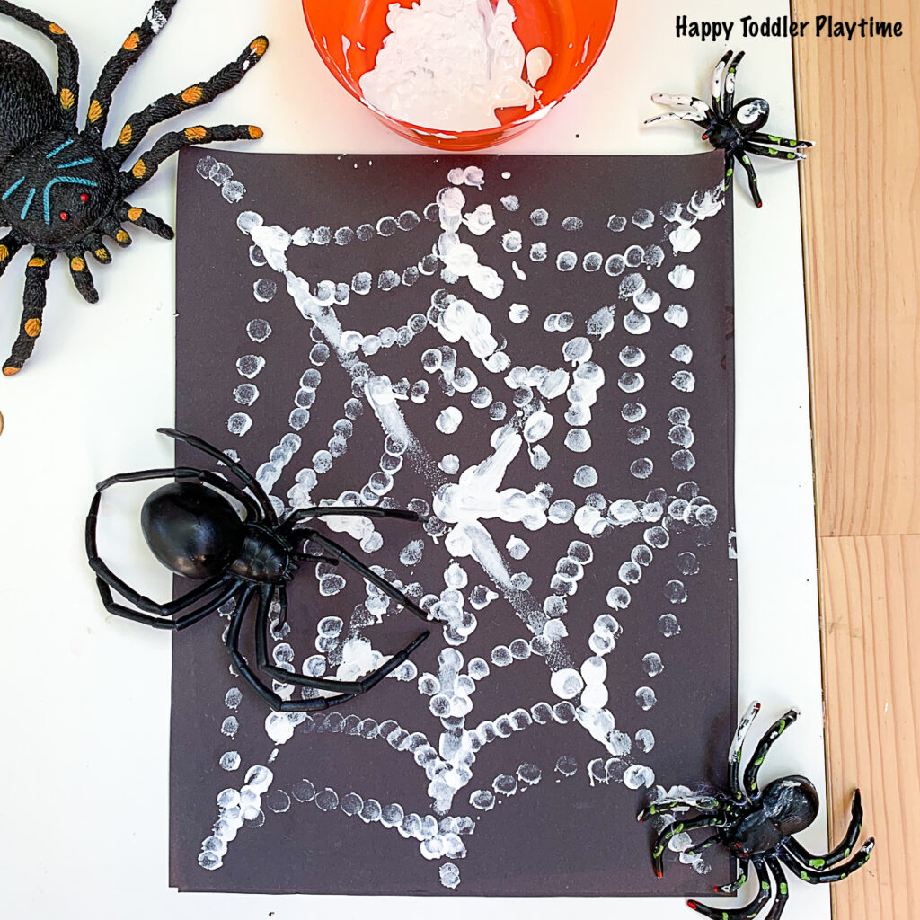 Finger print Halloween art for toddlers and preschoolers