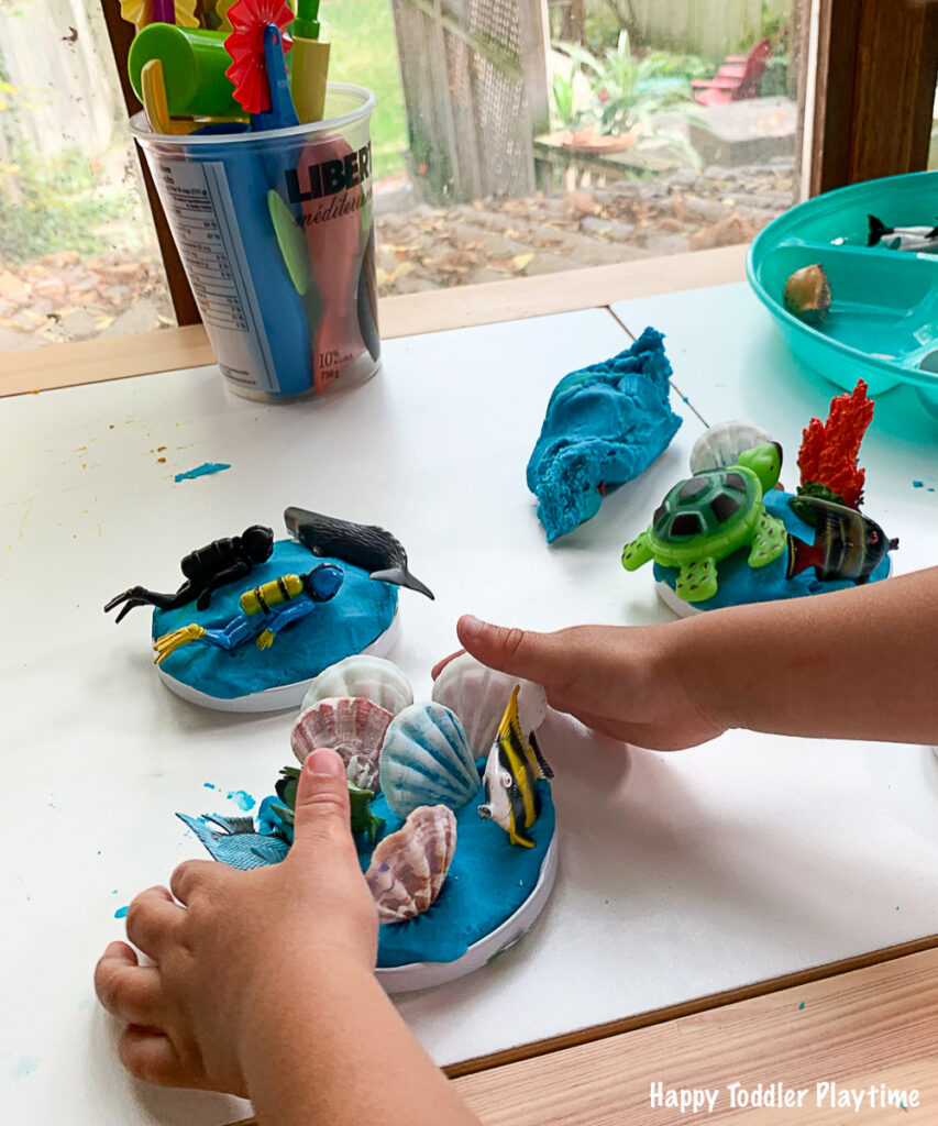 play dough aquariums activity for toddlers and preschoolers and kindergarteners