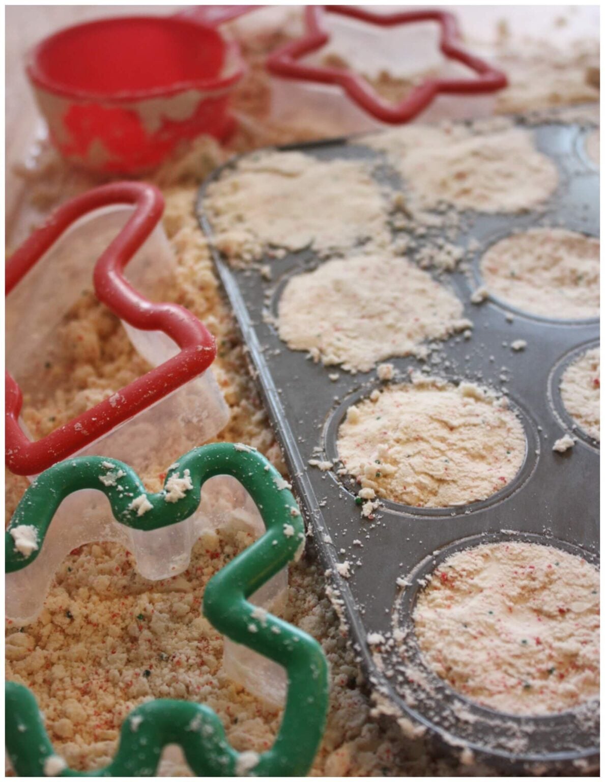 25+ Easy Christmas Sensory Bins for Kids - Happy Toddler Playtime