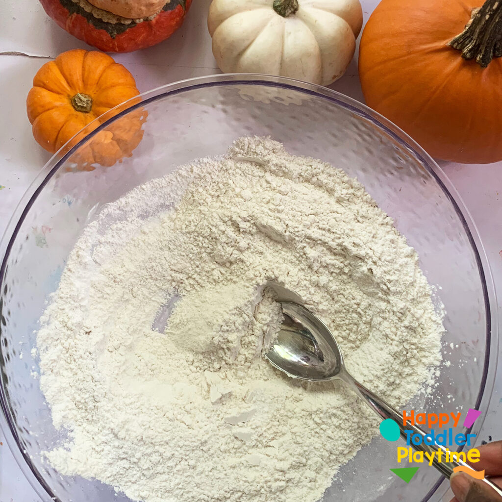 How to Make Pumpkin Pie Spice Playdough